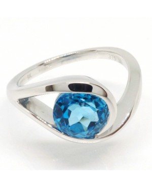 9ct White Gold & Topaz Solitaire Ring